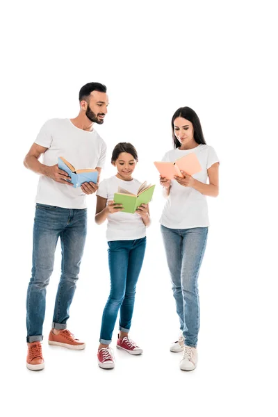 Šťastní Rodiče Dítě Stojící Drží Knihy Izolované Bílém — Stock fotografie