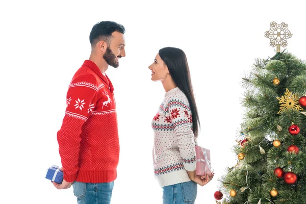 Happy Couple Holding Gifts Christmas Tree Isolated White — Stock Photo, Image
