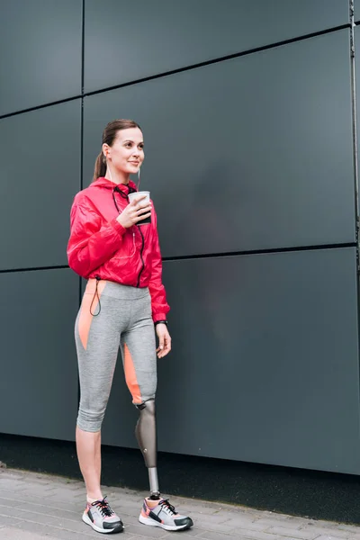 Full Length View Smiling Disabled Sportswoman Holding Cup Street — Stock Photo, Image