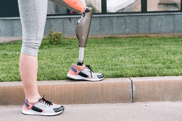 Vue Partielle Une Sportive Handicapée Avec Prothèse Dans Rue — Photo