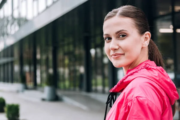 Beautiful Smiling Sportswoman Looking Camera Street — Stock Photo, Image