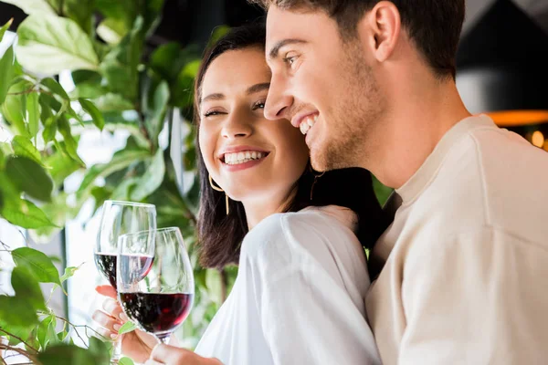 Selective Focus Handsome Man Holding Glass Red Wine Beautiful Girl — Stock Photo, Image