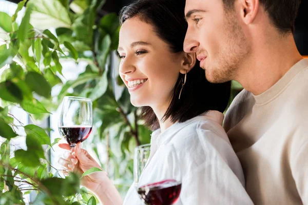 Selective Focus Handsome Man Holding Glass Red Wine Positive Girl — Stock Photo, Image