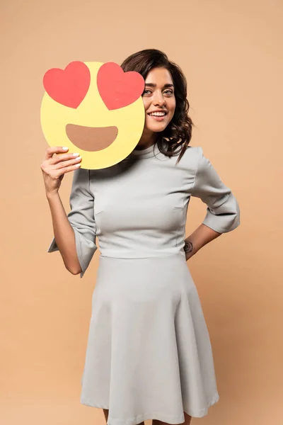 Kyiv Ucrania Agosto 2019 Mujer Embarazada Vestido Gris Sosteniendo Sonriente — Foto de Stock