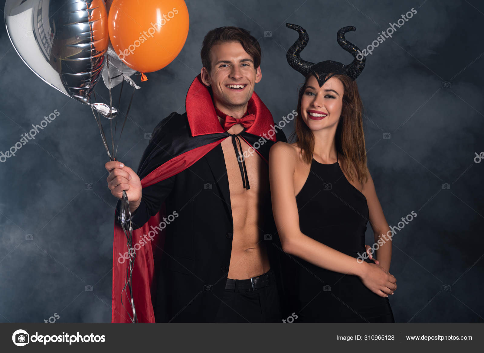 Homem Com Fantasia De Halloween De Vampiro Assustando Imagem de Stock -  Imagem de pessoa, capa: 193089041