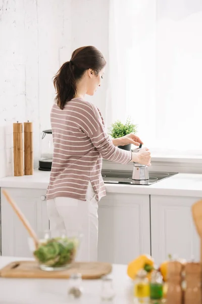 Selective Focus Young Woman Preparing Coffee Geyser Coffee Maker — Stock Photo, Image