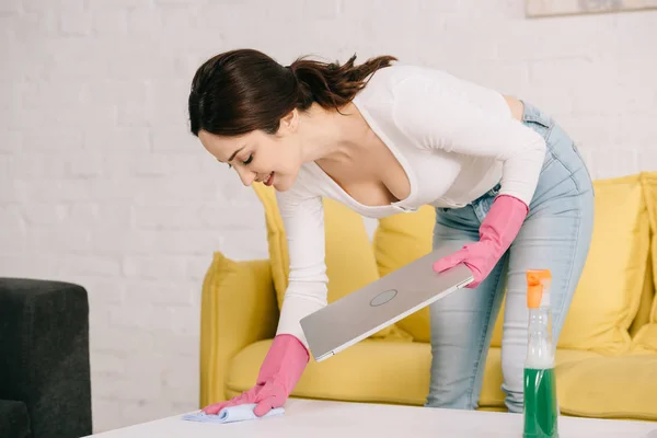 Smiling Housewife Holding Laptop While Wiping Table Rag — Stock Photo, Image