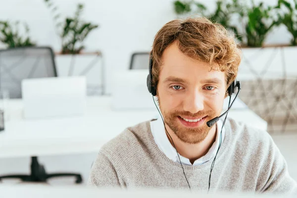 Happy Bearded Operator Brokers Agency — Stock Photo, Image