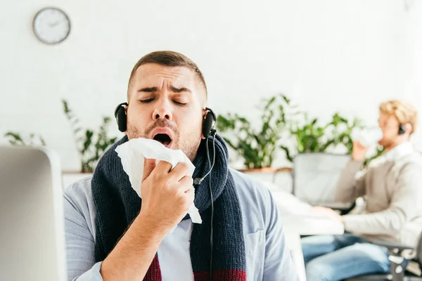 Selective Focus Diseased Broker Sneezing Tissue Coworker Office — Stock Photo, Image