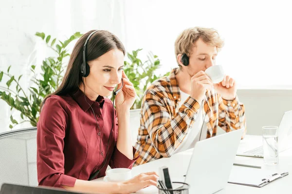 Selective Focus Broker Touching Headset Man Drinking Coffee — Stock Photo, Image