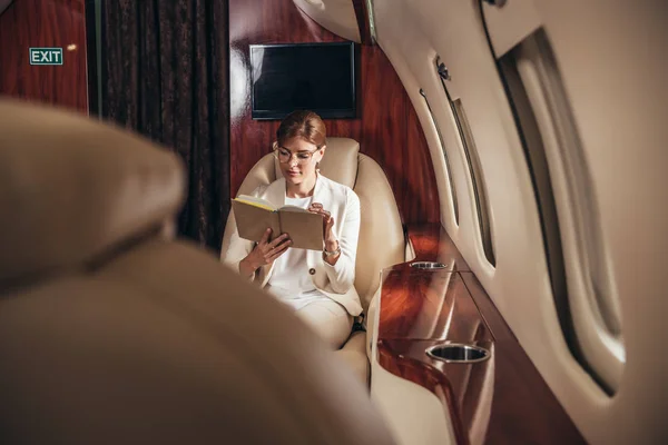 Selective Focus Attractive Businesswoman Suit Reading Book Private Plane — Stock Photo, Image