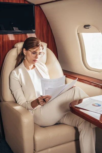 Attractive Businesswoman Suit Doing Paperwork Private Plane — Stock Photo, Image