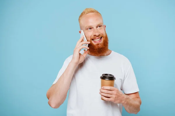 Glimlachende Man Met Baard Koffie Gaan Praten Smartphone Geïsoleerd Blauw — Stockfoto