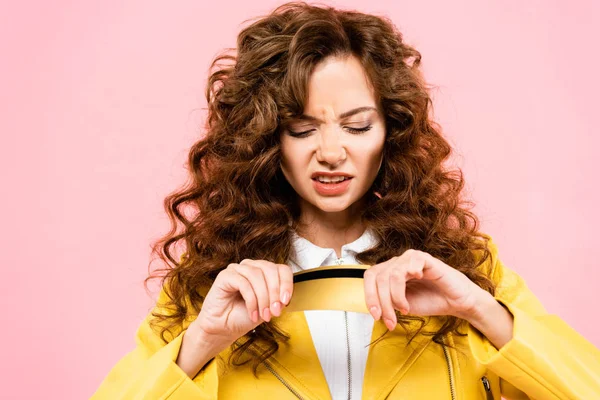 Dissatisfied Curly Girl Holding Credit Card Isolated Pink — Stock Photo, Image