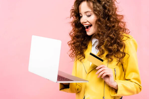 Excited Curly Woman Shopping Online Credit Card Laptop Isolated Pink — Stock Photo, Image