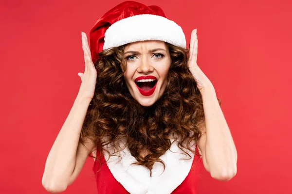 Mooi Verrast Meisje Poseren Santa Kostuum Geïsoleerd Rood — Stockfoto