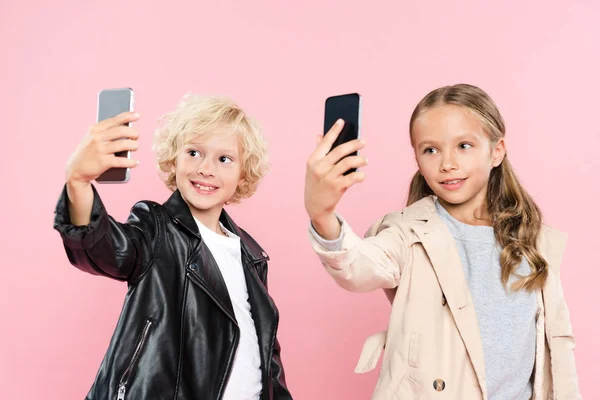 Smiling Cute Kids Taking Selfie Pink Background — Stock Photo, Image