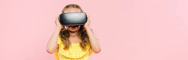 Panoramic Shot Smiling Kid Virtual Reality Headset Isolated Pink — Stock Photo, Image