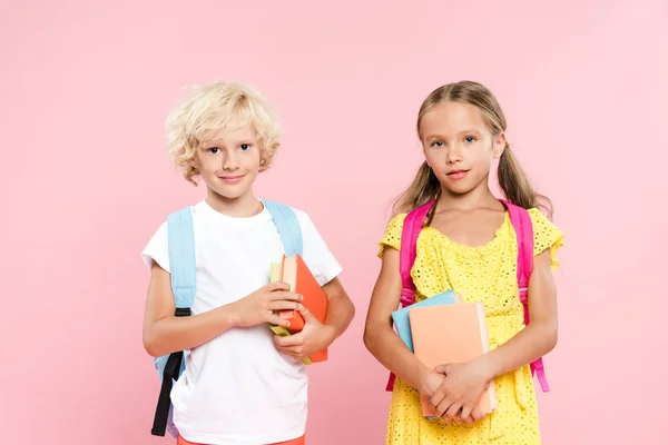 Улыбающиеся Школьники Рюкзаками Руках Книги Изолированы Розовый — стоковое фото