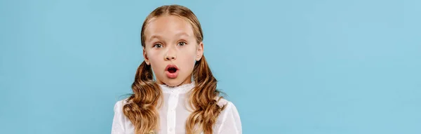 Panoramic Shot Shocked Cute Kid Looking Camera Isolated Blue — Stock Photo, Image