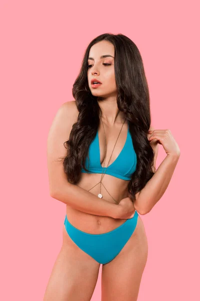 Femme Séduisante Maillot Bain Bleu Debout Isolé Sur Rose — Photo