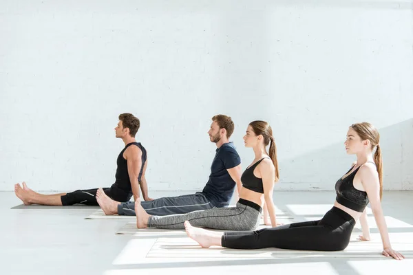 Young People Sportswear Practicing Yoga Staff Pose — Stock Photo, Image