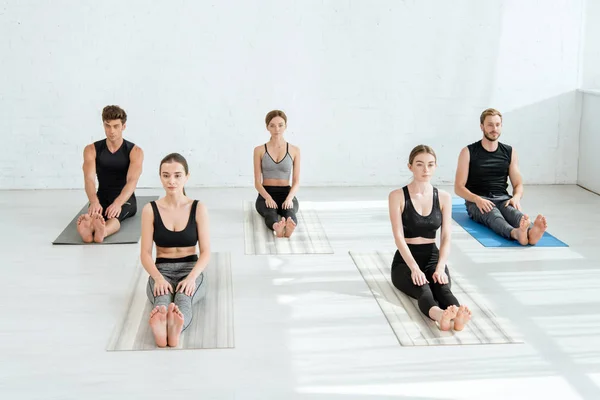 Five Young People Practicing Yoga Staff Pose — Stock Photo, Image