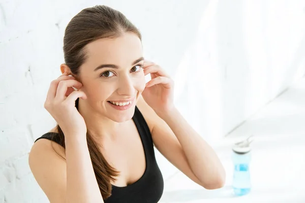 Cheerful Young Sportswoman Looking Camera While Listening Music Earphones — Stock Photo, Image