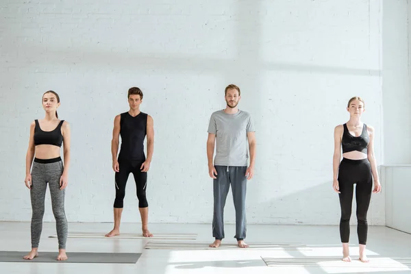 タダーサナ写真素材 ロイヤリティフリータダーサナ画像 Depositphotos