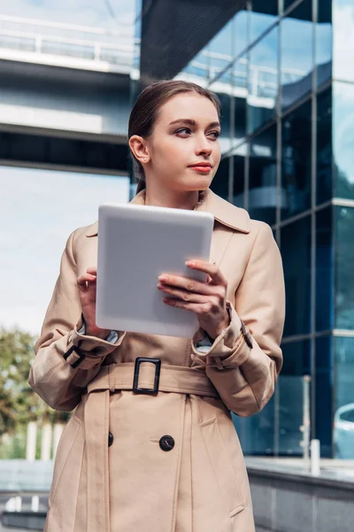 Attractive Woman Trench Coat Holding Digital Tablet — ストック写真