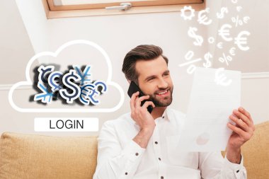 Belgeyi tutarken gülümseyen ve kanepede akıllı telefondan konuşan yakışıklı serbest yazar, döviz tabelaları çizimi