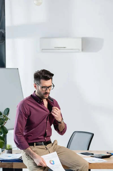 Exhausted Businessman Suffering Heat Office Sitting Desk Touching Shirt Holding — Stock Photo, Image