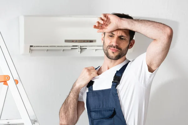 Dissatisfied Repairman Touching Forehead While Standing Broken Air Conditioner Suffering — Stock Photo, Image