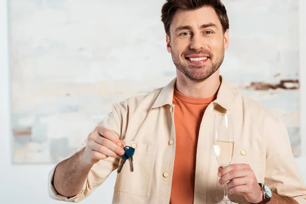 Smiling Man Looking Camera While Holding Keys New House Glass — Stock Photo, Image