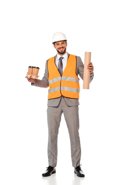 Uśmiechnięty Inżynier Garniturze Kamizelce Bezpieczeństwa Trzymający Papierowe Kubki Rurkę Plandeką — Zdjęcie stockowe
