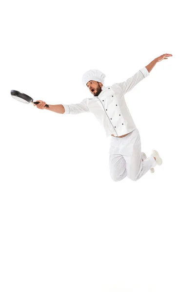 Chef Excitado Sosteniendo Sartén Mientras Salta Aislado Blanco —  Fotos de Stock