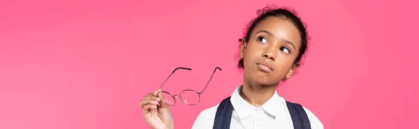 Zamyšlený Africký Americký Školačka Brýlemi Izolované Růžové Panoramatický Výstřel — Stock fotografie