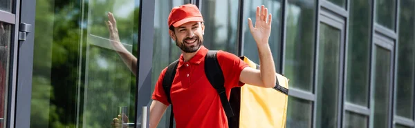 Panoramic Shot Smiling Delivery Man Waving Hand Building Urban Street — Stock Photo, Image