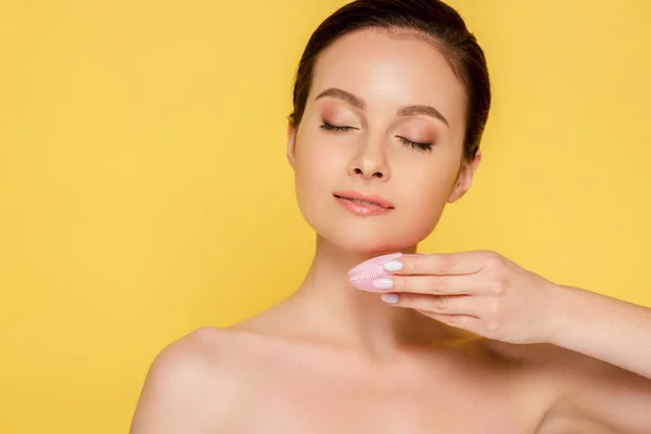 Beautiful Naked Woman Using Facial Cleansing Brush Closed Eyes Isolated — Stock Photo, Image