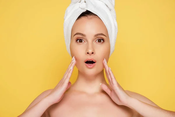 Shocked Beautiful Naked Woman Towel Head Isolated Yellow — Stock Photo, Image