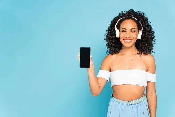 Happy African American Woman Listening Music Wireless Headphones Holding Smartphone — Stock Photo, Image