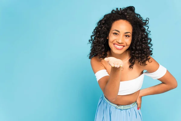 Cheerful African American Woman Standing Hand Hip Gesturing Blue — Stock Photo, Image
