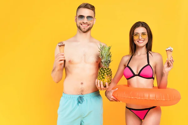 Happy Muscular Man Pineapple Woman Sunglasses Holding Ice Cream While — Stock Photo, Image