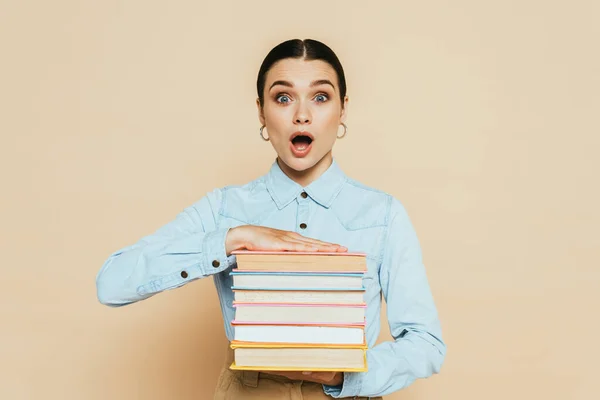 Chockad Student Denim Skjorta Med Böcker Beige — Stockfoto