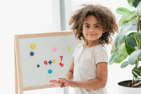 Curly African American Kid Standing Magnetic Easel Magnets — Stock Photo, Image