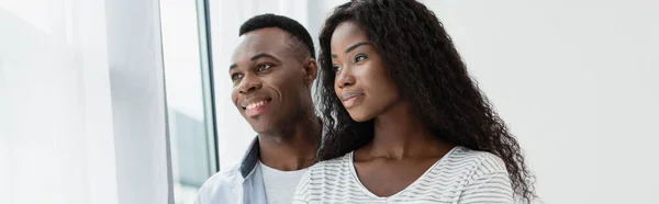 Imagen Horizontal Pareja Afroamericana Mirando Hacia Otro Lado — Foto de Stock