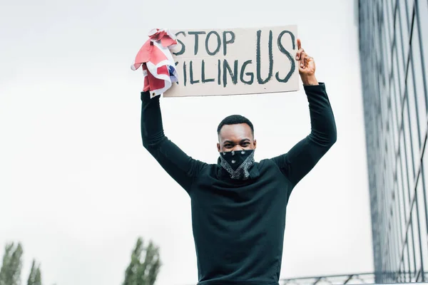 Afrikanischer Amerikaner Mit Amerikanischer Flagge Und Plakat Mit Dem Schriftzug — Stockfoto