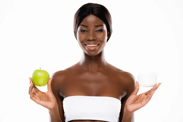 Mujer Afroamericana Sosteniendo Manzana Verde Madura Crema Cosmética Aislada Blanco — Foto de Stock