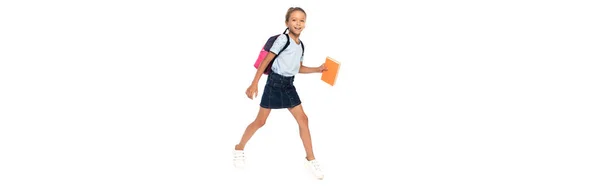 Imagen Horizontal Niño Emocionado Gafas Sosteniendo Libro Mientras Camina Aislado — Foto de Stock