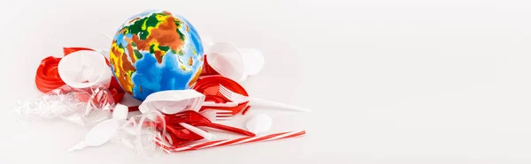 Plastic Trash Scattered Globe White Background Panoramic Shot — Stock Photo, Image